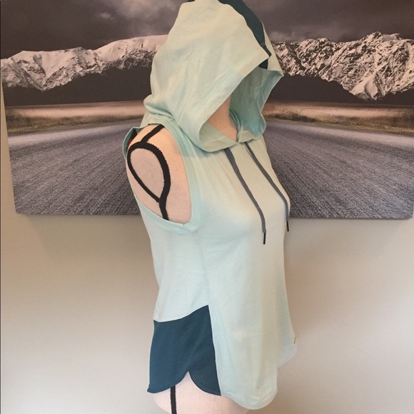 Under Armour Mint/teal workout hoodie - Picture 3 of 5